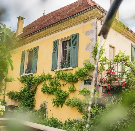 façade et fontaine - Gîte Olympe de Gouges - Tréminis Trièves